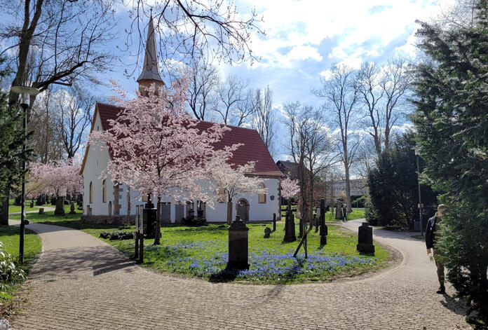 Friedhof_Kirche.jpg